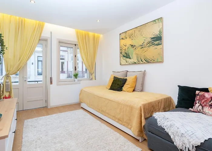 Host Wise - Colorful Bright Flat With Balcony 아파트