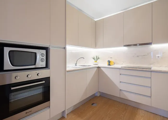 Host Wise - Colorful Bright Flat With Balcony 아파트