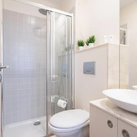 Host Wise - Colorful Bright Flat With Balcony ポルト