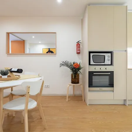 アパート Host Wise - Colorful Bright Flat With Balcony ポルト