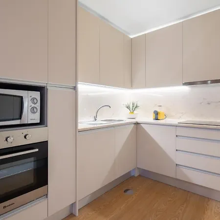 Host Wise - Colorful Bright Flat With Balcony アパート