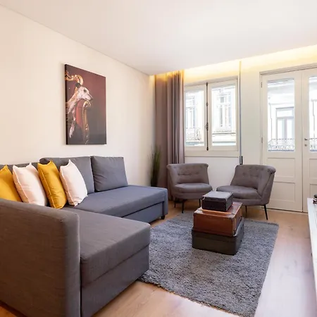 Host Wise - Colorful Bright Flat With Balcony Apartment
