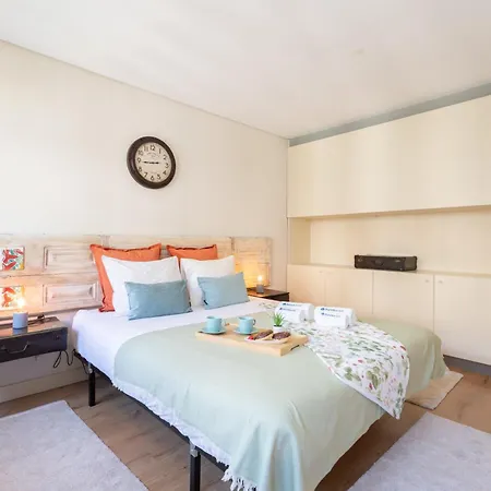 Appartamento Host Wise - Colorful Bright Flat With Balcony