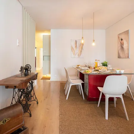 Host Wise - Colorful Bright Flat With Balcony *