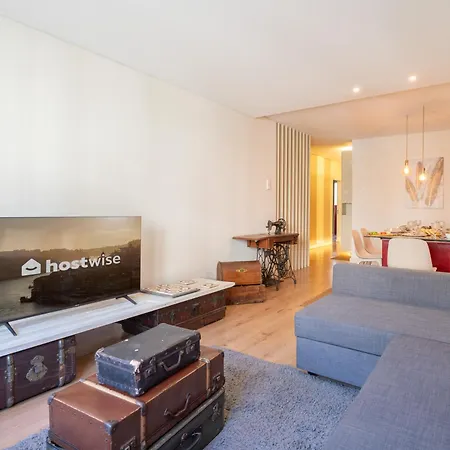 Host Wise - Colorful Bright Flat With Balcony *