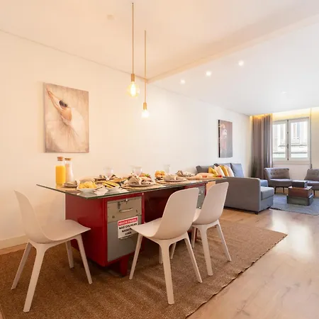 Host Wise - Colorful Bright Flat With Balcony