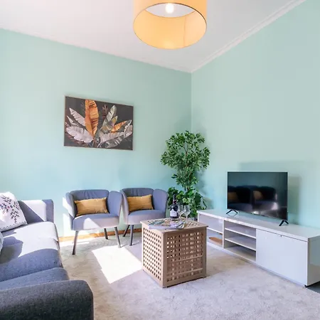 Host Wise - Colorful Bright Flat With Balcony Apartment *