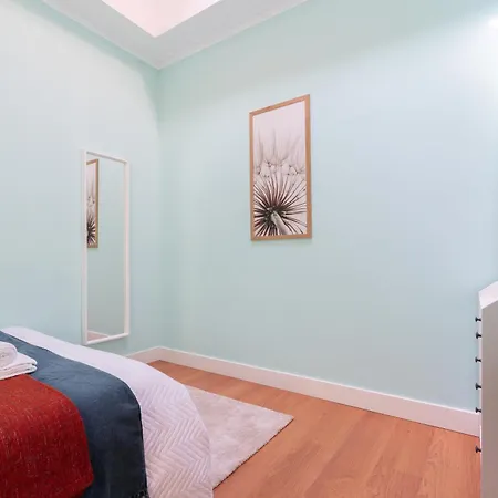 Host Wise - Colorful Bright Flat With Balcony *