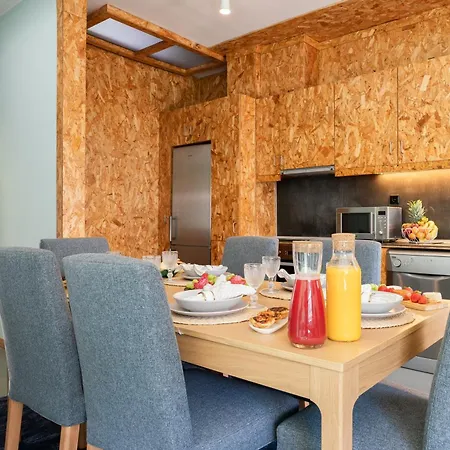 Host Wise - Colorful Bright Flat With Balcony * Oporto