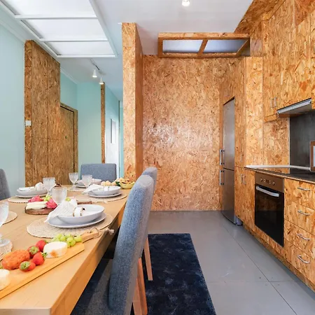 Host Wise - Colorful Bright Flat With Balcony *