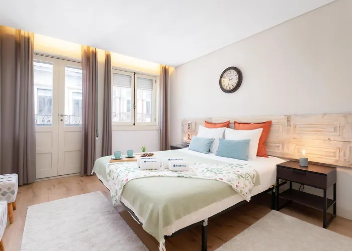 Host Wise - Colorful Bright Flat With Balcony