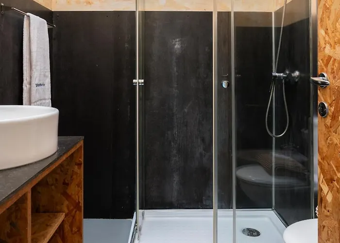 Host Wise - Colorful Bright Flat With Balcony