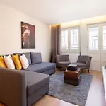 Host Wise - Colorful Bright Flat With Balcony Apartman