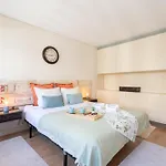 Apartman Host Wise - Colorful Bright Flat With Balcony