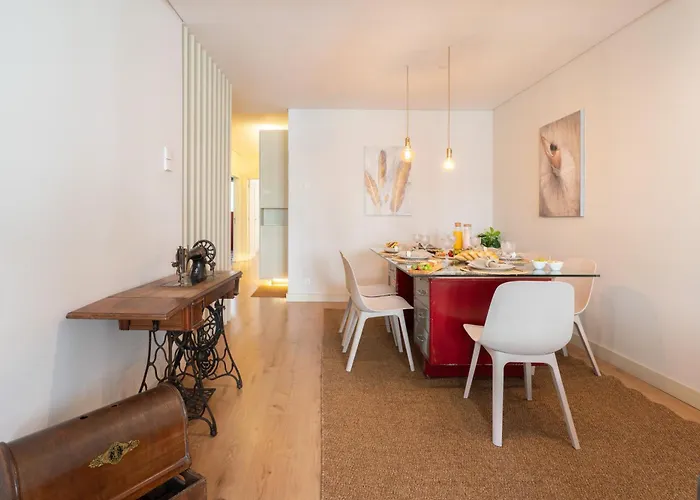 Host Wise - Colorful Bright Flat With Balcony *