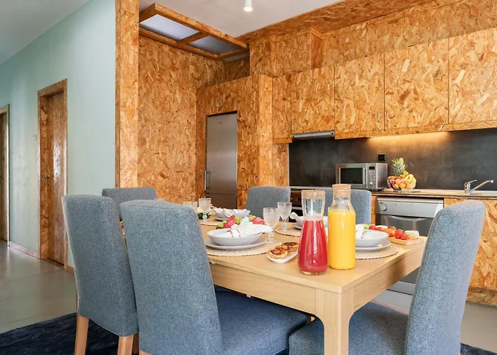 Host Wise - Colorful Bright Flat With Balcony * ポルト