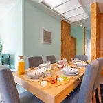 Host Wise - Colorful Bright Flat With Balcony Apartment