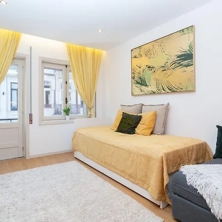 Host Wise - Colorful Bright Flat With Balcony Apartment