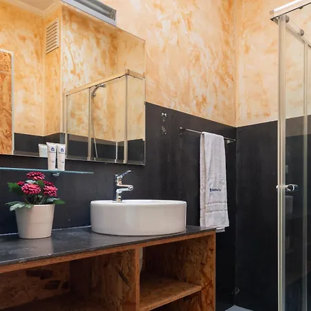 Host Wise - Colorful Bright Flat With Balcony