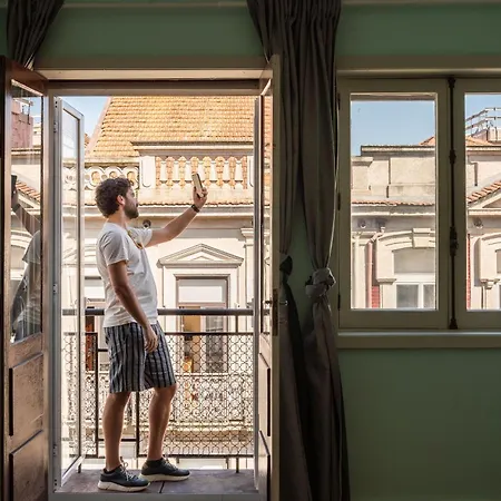 Host Wise - Colorful Bright Flat With Balcony Apartment *